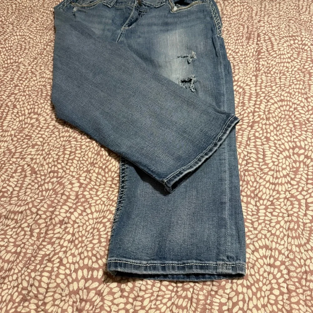 Maurices Blue Distressed Crop Jeans‎